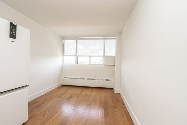 730 St Clarens Avenue - Photo 1