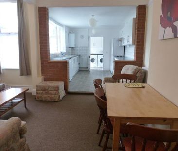 7 bedroom end of terrace house to rent - Photo 1