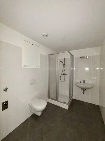 Sehr schöne 2-Zimmer-Wohnung mit Küche, großem Balkon & Carportparkplatz - Photo 3