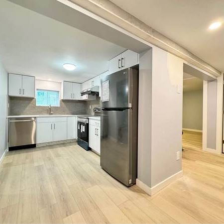 Newly Renovated Ground floor 3Bed1Bath House West Vancouver - Photo 3