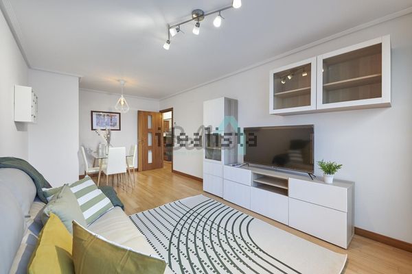 Alquiler de piso en Calle Juan Antonio Álvarez Rabanal - Photo 1