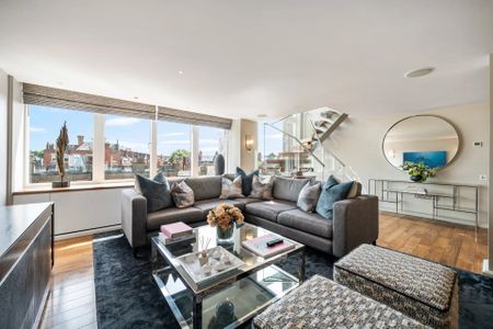 A spectacular duplex penthouse apartment located in Imperial House moments from Kensington High Street. - Photo 5