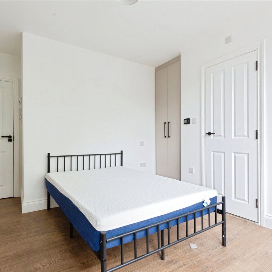 Mount Park Crescent, Ealing, W5 2RR - Photo 1