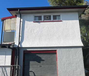 Large studio with garage - Photo 6