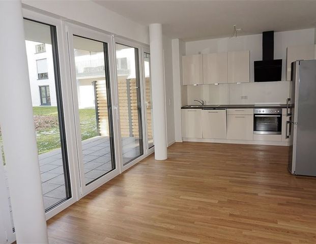 Moderne Erdgeschosswohnung mit Einbauküche und Terrasse! Mit direktem Blick auf die Mosel - Photo 1