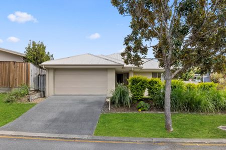 Spacious Family Living in the Heart of Upper Coomera - 4-Bedroom Home with Modern Comforts. - Photo 3