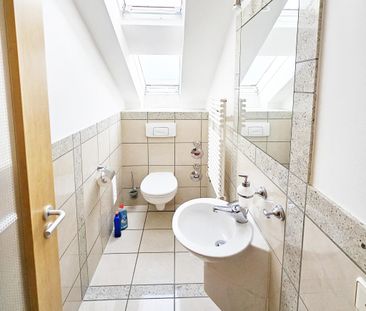 Helle DG-Wohnung mit Galerie, ca. 64 m² WZ, Kamin, EBK, Gäste-WC, g... - Photo 2