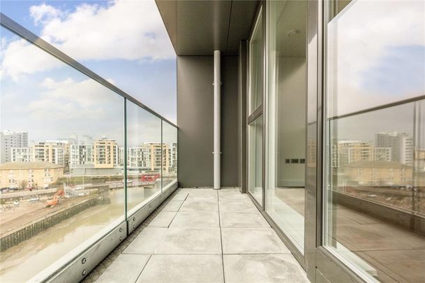 2 Bed Flat, Babbage Point, SE10 - Photo 1