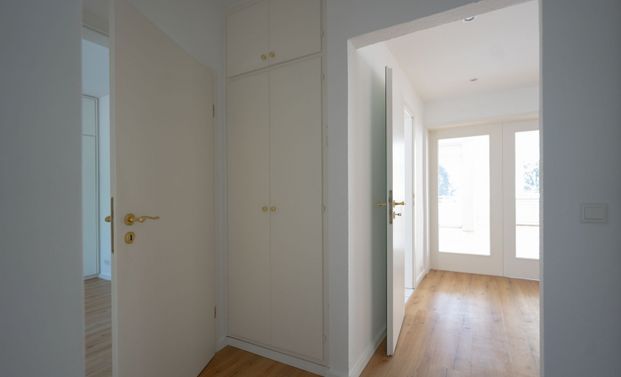 Bismarckviertel! Frisch renovierte 3-Zimmer-Wohnung mit 2 Balkonen, neuem Design-Boden & Aufzug - Photo 1