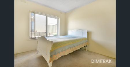 Affordable Esplanade Living! - Photo 3