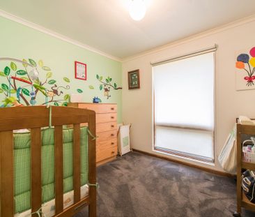 Spacious Family Living in a Convenient Reynella Location - Photo 5