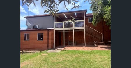 House for rent - Photo 3