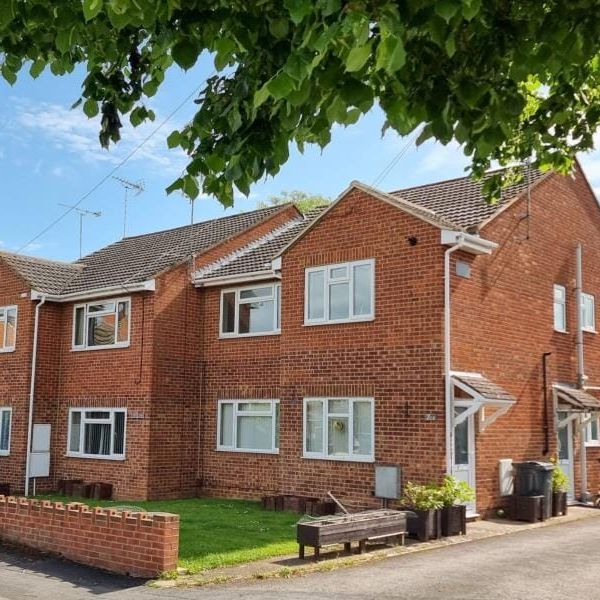 Dinglewell, Hucclecote, Gloucester - Photo 1