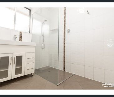 QUIETLY LOCATED & BEAUTIFULLY PRESENTED - Photo 6