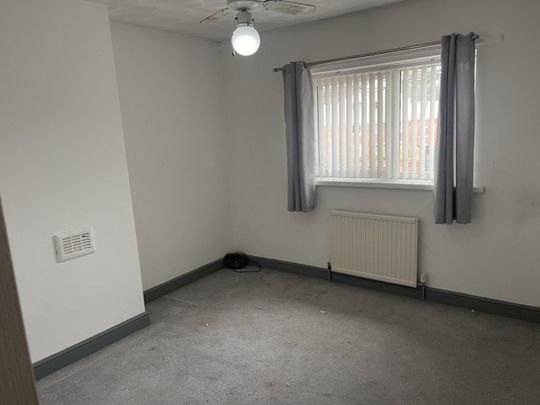 3 bed Terraced - To Let - Photo 1