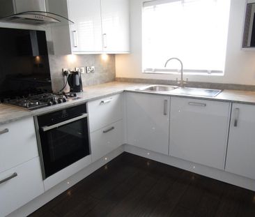 3 bedroom semi-detached house to rent - Photo 6