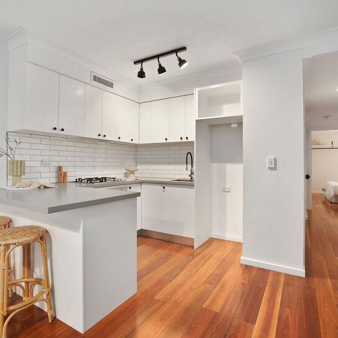 Modern One Bedroom Apartment in Vibrant Manly - Your Perfect Retreat! - Photo 1