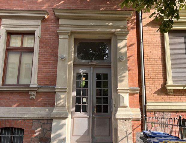 gemütliche 2 Zimmer Dachgeschosswohnung sucht neue Bewohner - frei ab 01.01.2026! - Foto 1