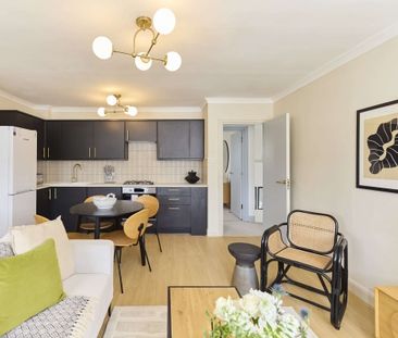 2 bedroom flat to rent - Photo 2