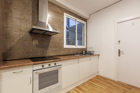 Double room with balcony in Barcelona - Photo 2