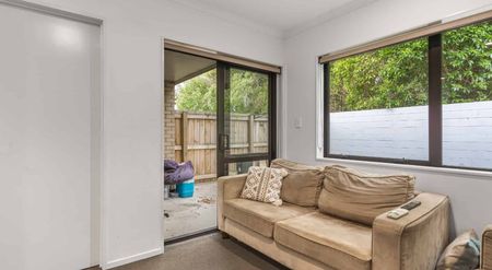 A Well-Presented Townhouse - Photo 5