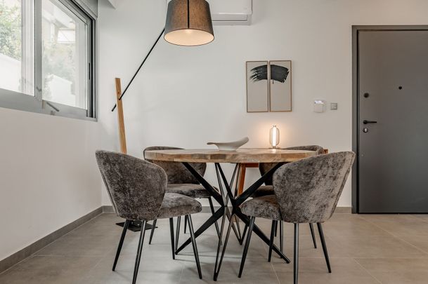 Ενοικίαση κατοικίας, 67 τ.μ., Γλυφάδα, 1.355 € - Photo 1