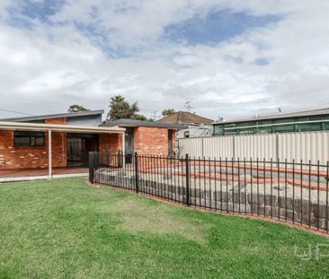 279 Mickleham Road, WESTMEADOWS - Photo 2