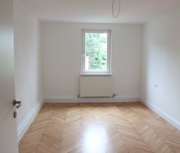 Großzügige 2,5-Zimmer-Wohnung in saniertem Altbau in zentraler Lage... - Photo 1