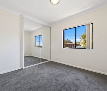 Boutique & Modern 2 Bedroom in the Heart of Enfield | Double Brick ... - Photo 2