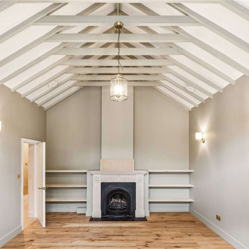 Beautifully renovated five bedroom school house conversion in Petersham - Photo 1