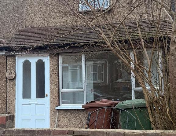 3 bedroom terraced house to rent - Photo 1