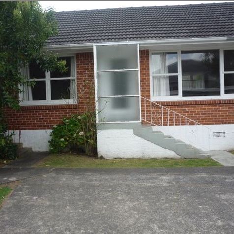 TAKAPUNA - 2 Bedroom Brick & Tile Unit - Photo 1