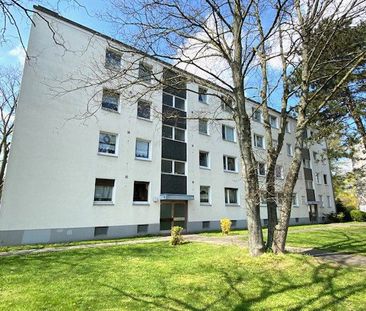 Helle 2-Zimmer-EG-Wohnung mit modernem Tageslichtbad, EBK und Balkon - Foto 1