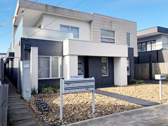 2/10 Lorensen Avenue, Coburg North VIC 3058 - Photo 1