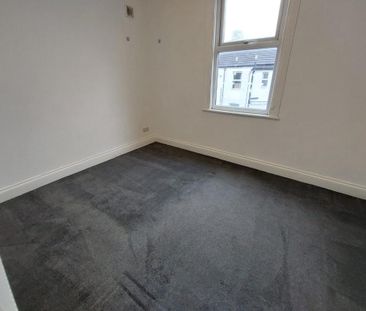 4 bedroom terraced house to rent - Photo 2