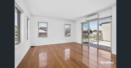 FANTASTIC CITY FRINGE LOCATION - Photo 2