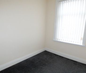 3 bed flat to rent in Portland Street, Pelaw, NE10 - Photo 2