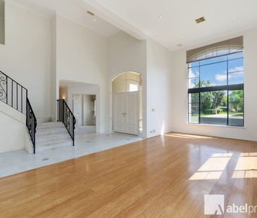 Stunning Home - Space for Everyone - Photo 2