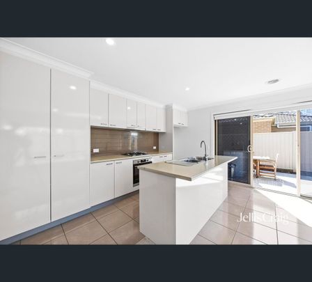 3/6 Reid Street, Brown Hill, Vic 3350 - Photo 1