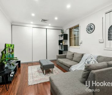 Impressive 5 Bedroom / 4 Living Zone Residence - Photo 1