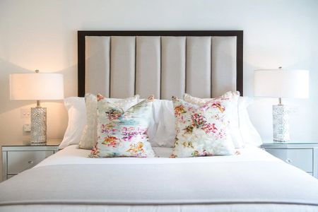 A one bedroom apartment of approximately 807 square feet. - Photo 5