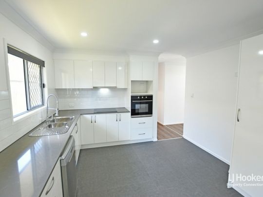 Stylishly Renovated Home – Ac in every bedroom - Photo 1