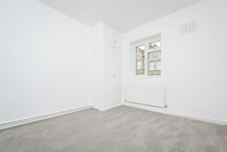 3 bedroom flat to rent - Photo 3