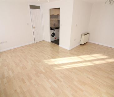 Warwick Road, West Drayton - Photo 1