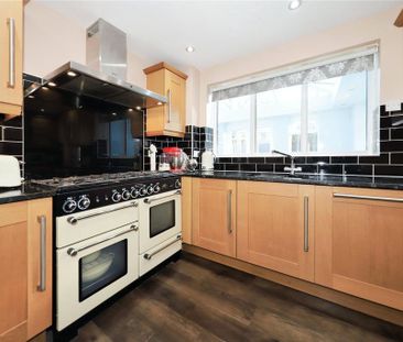 4 bedroom detached house to rent - Photo 3