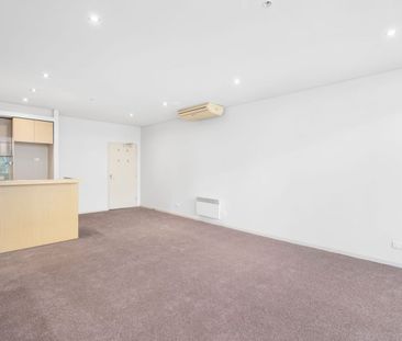 Updated & Stylish in Prime Port Melbourne Location! - Photo 1