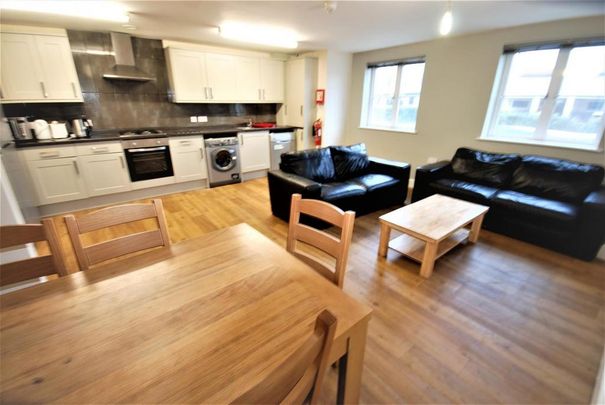 6 bedroom apartment to rent - Photo 1