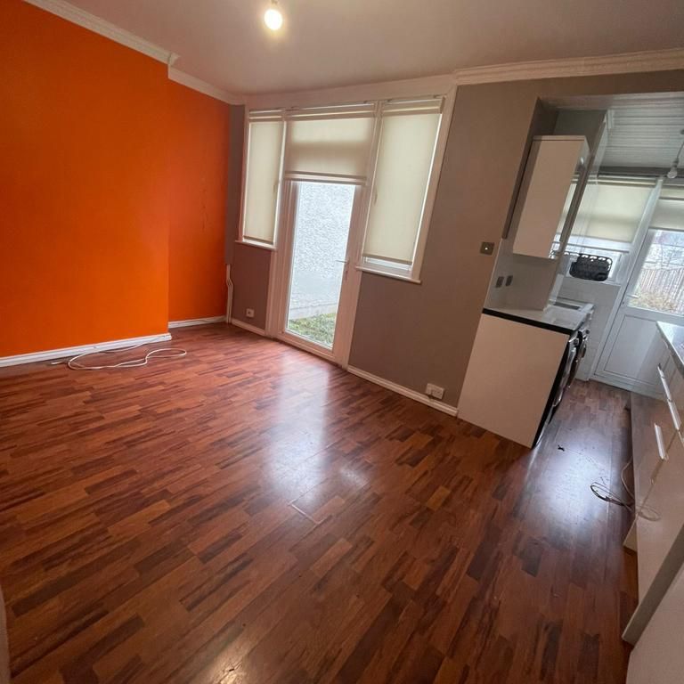 4 bedroom terraced house to rent - Photo 1