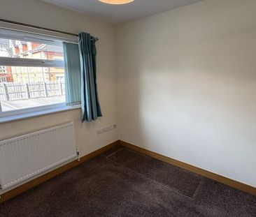 2 bedroom ground floor flat to rent - Photo 3