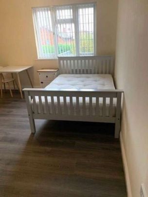 Walsall Road, Wednesbury, WS10 - Photo 1